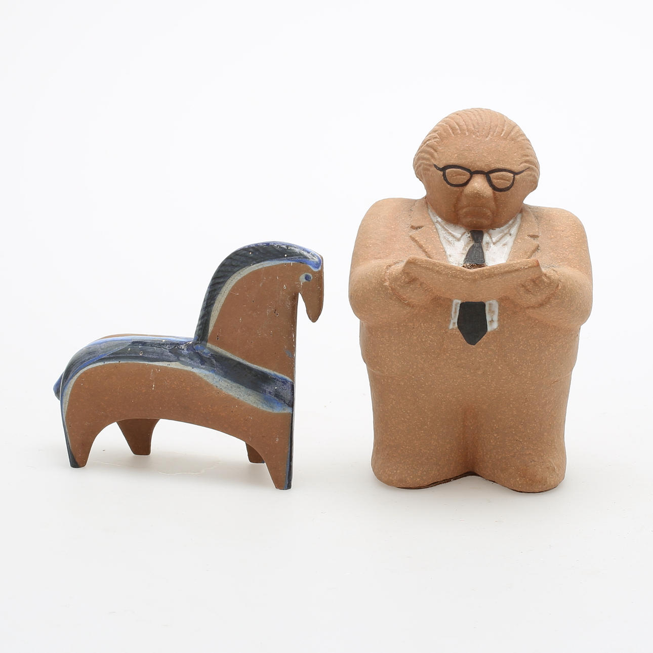 LISA LARSON. Figuriner, 2 st, häst och Gunnar Sträng.