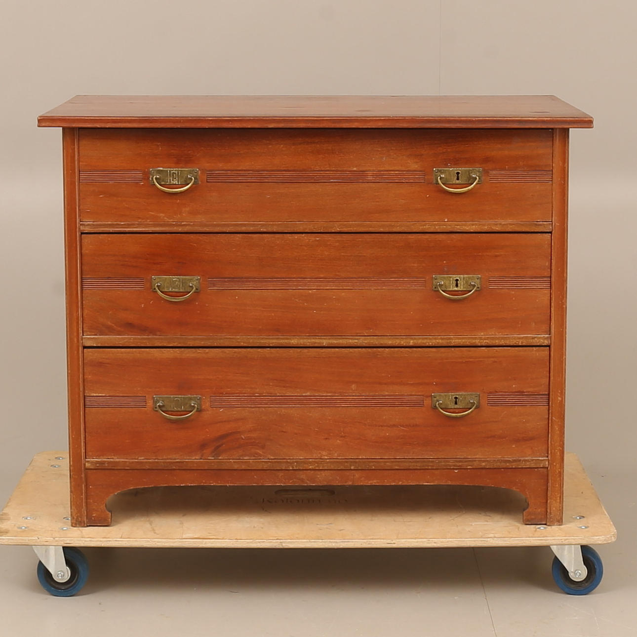 BYRÅ, trä, jugend, tidigt 1900-tal.