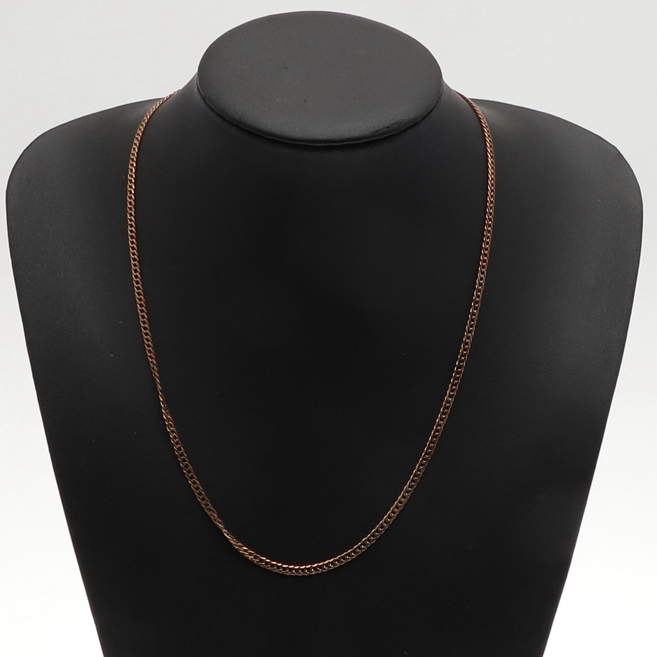 A 9CT GOLD NECKCHAIN.