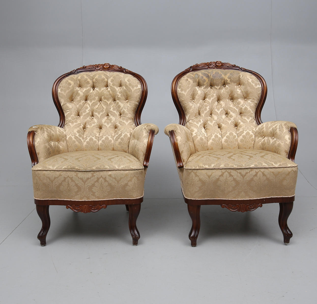 FÅTÖLJER, 1 par, rokokostil, 1900-talets mitt.