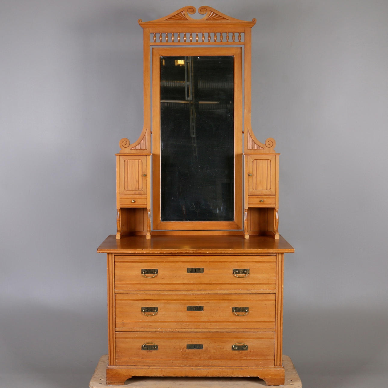 SPEGELBYRÅ, jugend, 1900-talets första hälft.