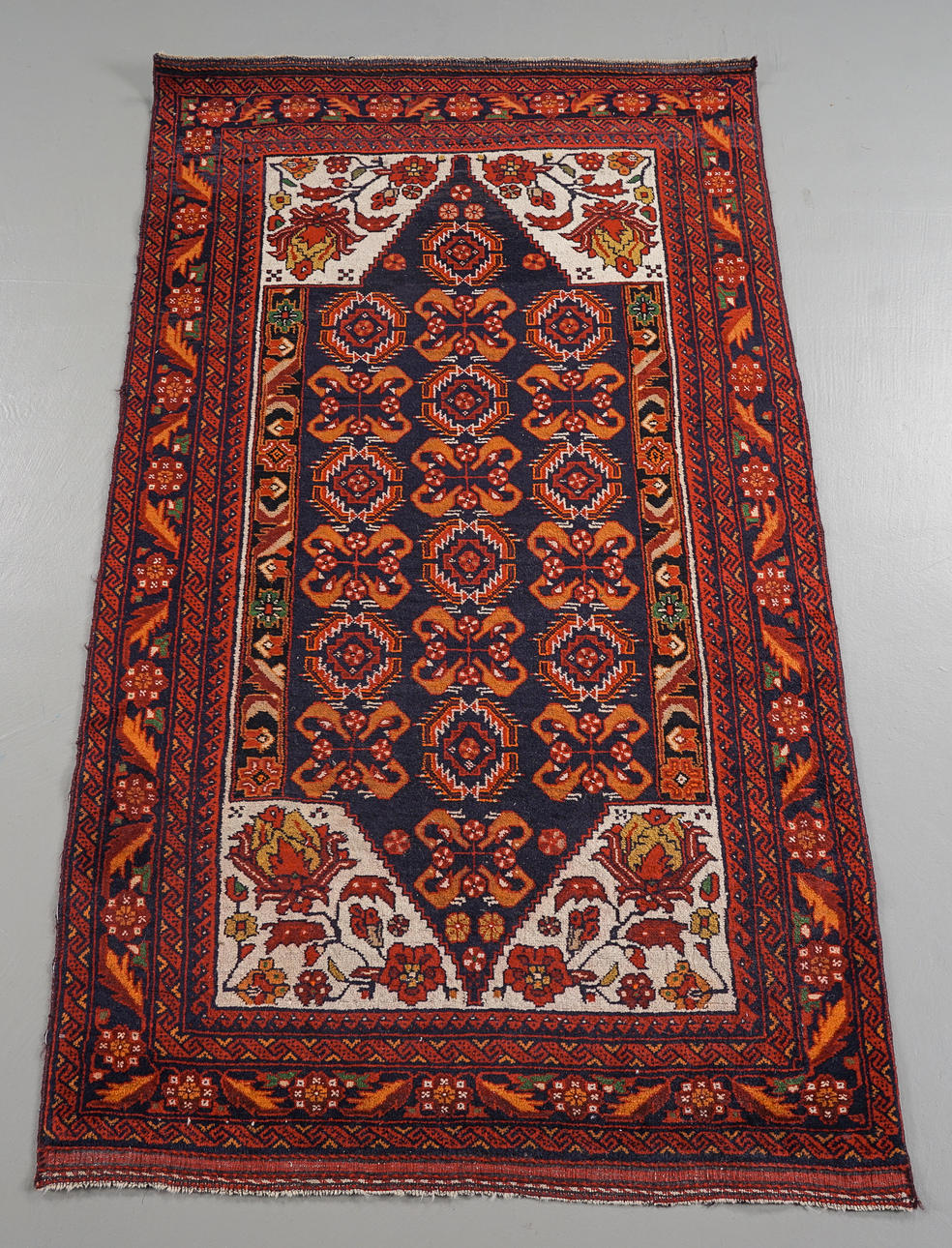 CARPET Persian, hand-knotted, 191x110 cm.