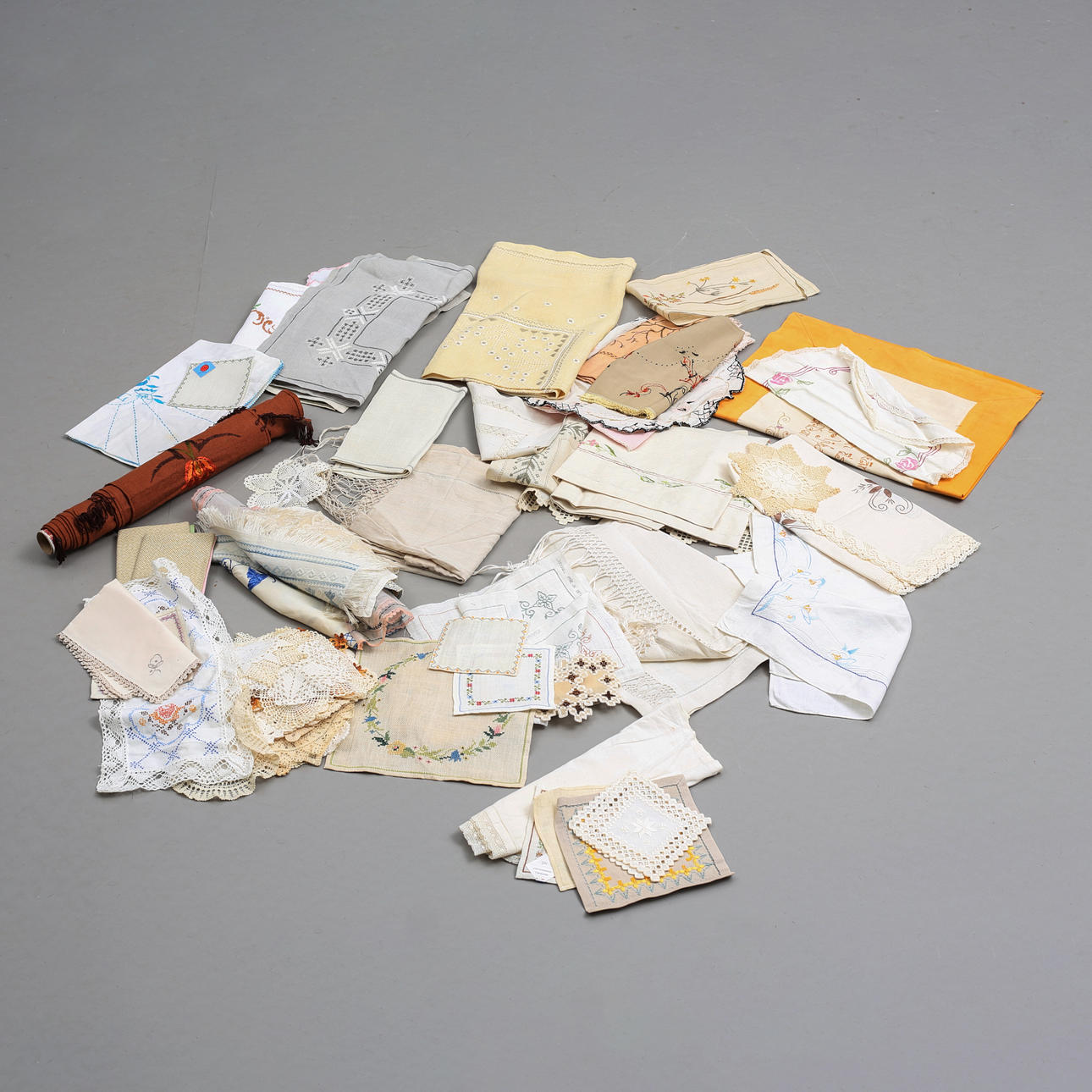 EMBROIDERED TABLECLOTHS, lot.