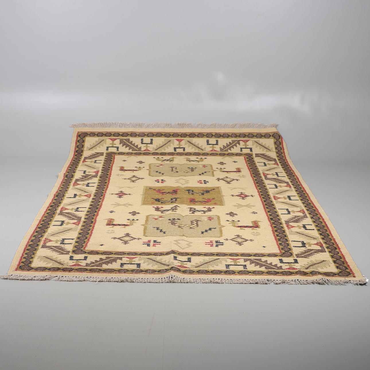 PERISAN KILIM RUG.