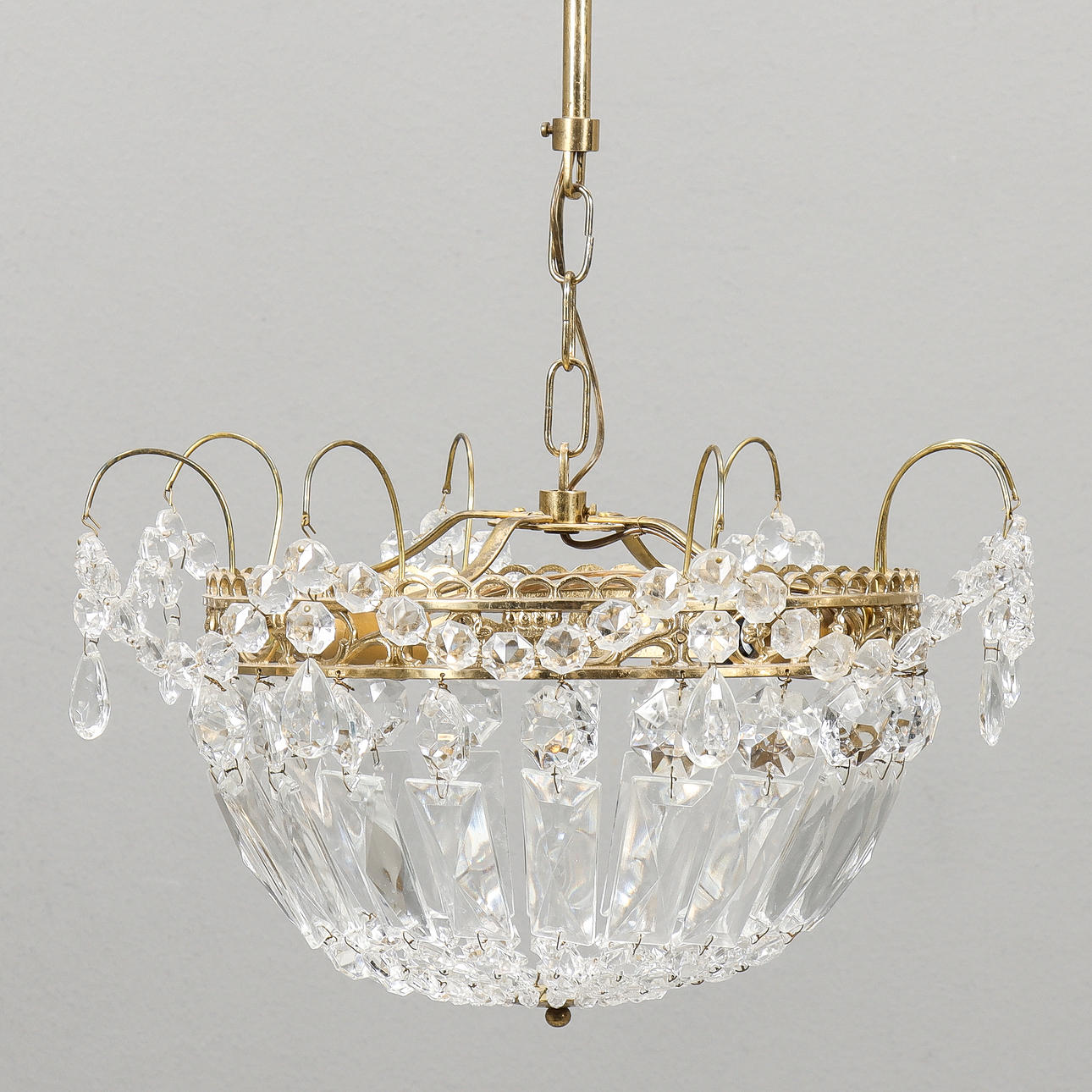 CEILING LAMP with prisms.