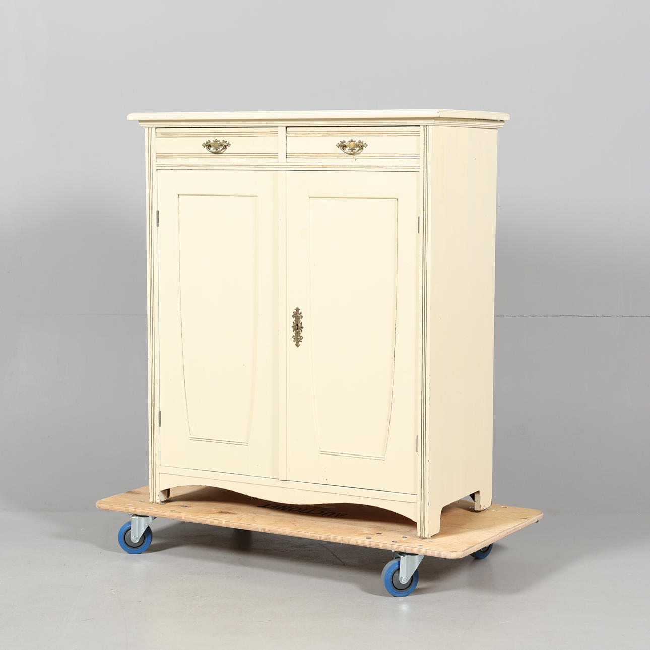 SKÄNK, Bemålad, 1900-talets första hälft.