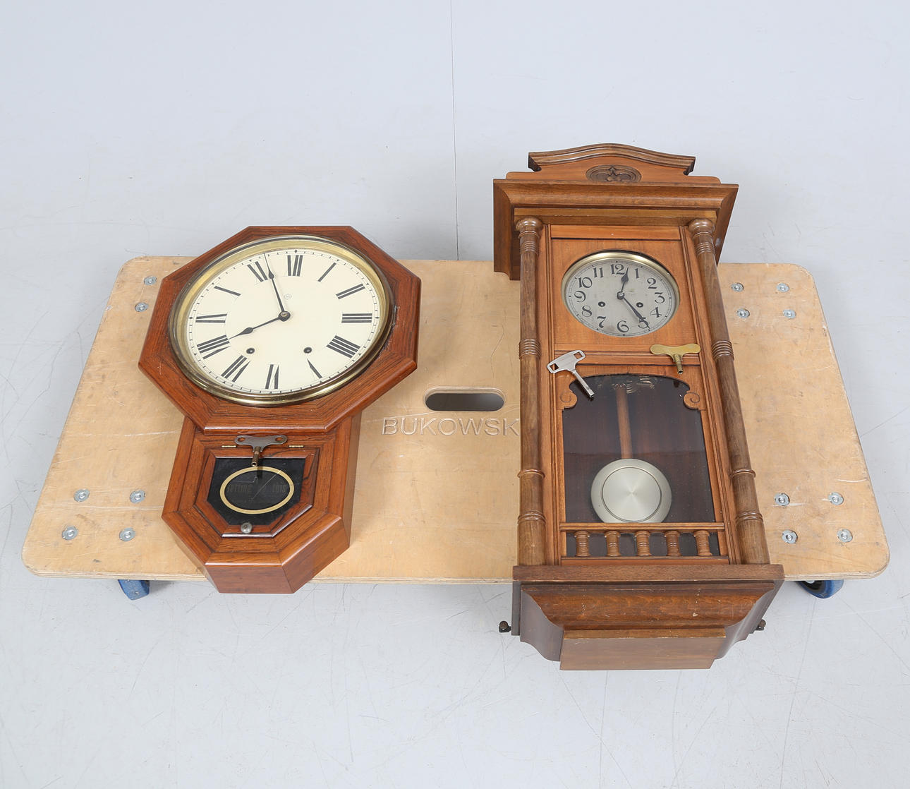 VÄGGUR, 2 st, tidigt 1900-tal.