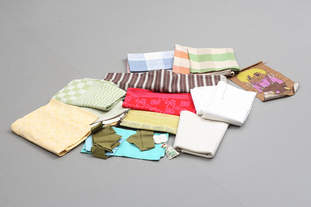 Linen tablecloths, lot.