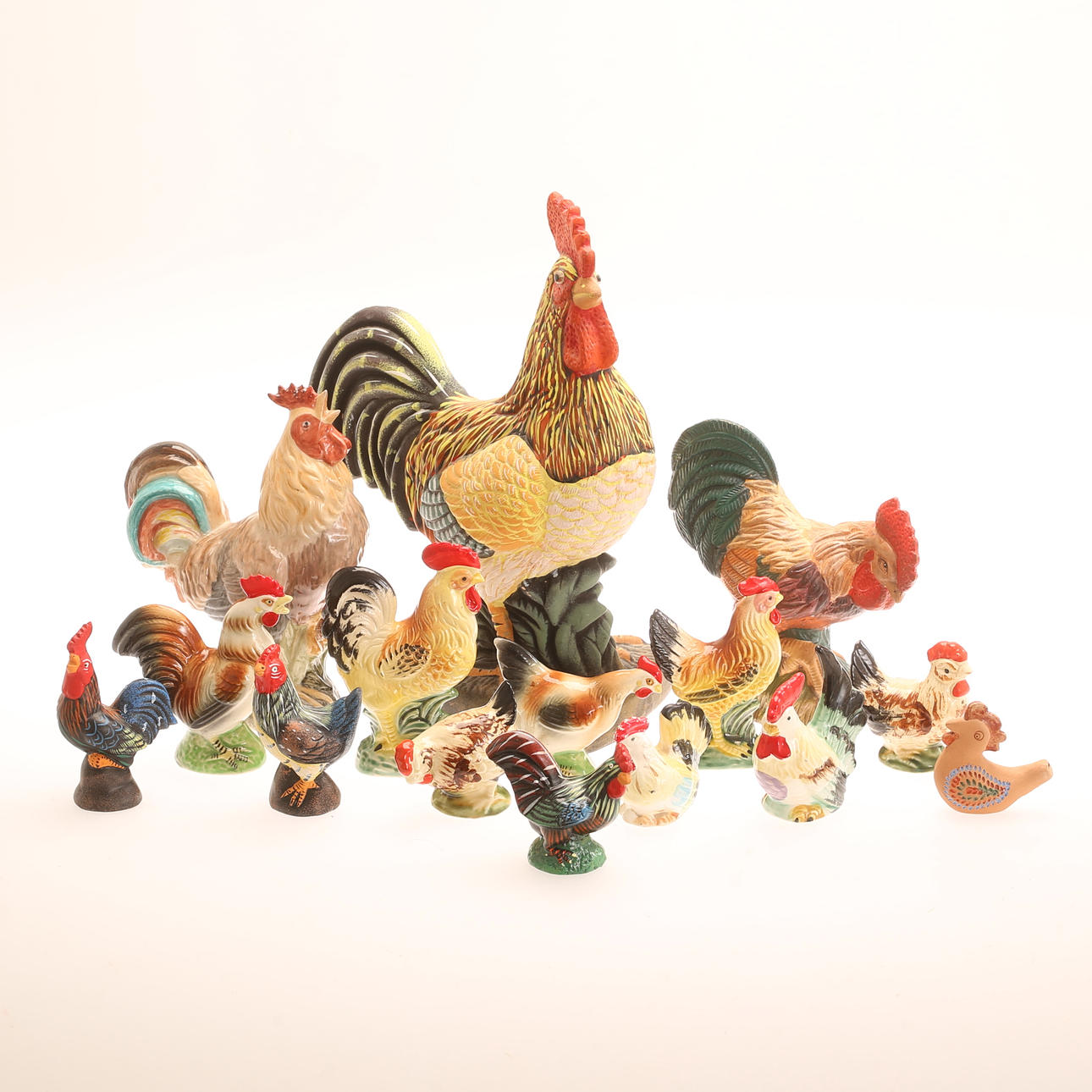 FIGURINER, 15 stycken, tuppar, keramik.