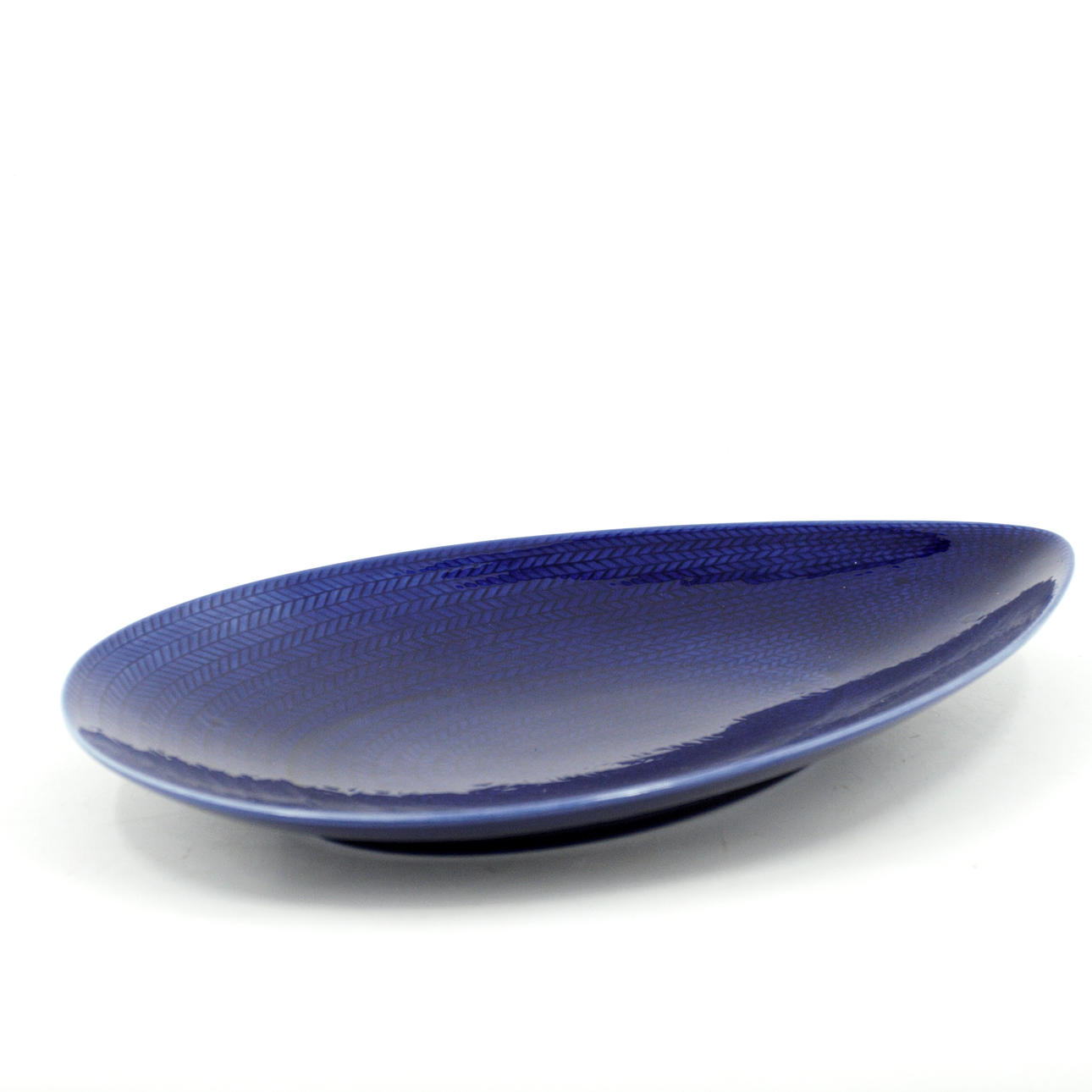 HERTHA BENGTSON. A “Blue Eld” porcelain dish, Rörstrand.