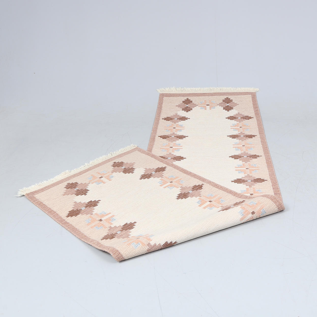 CARPET, yarrow linen, approx 288x84 cm.