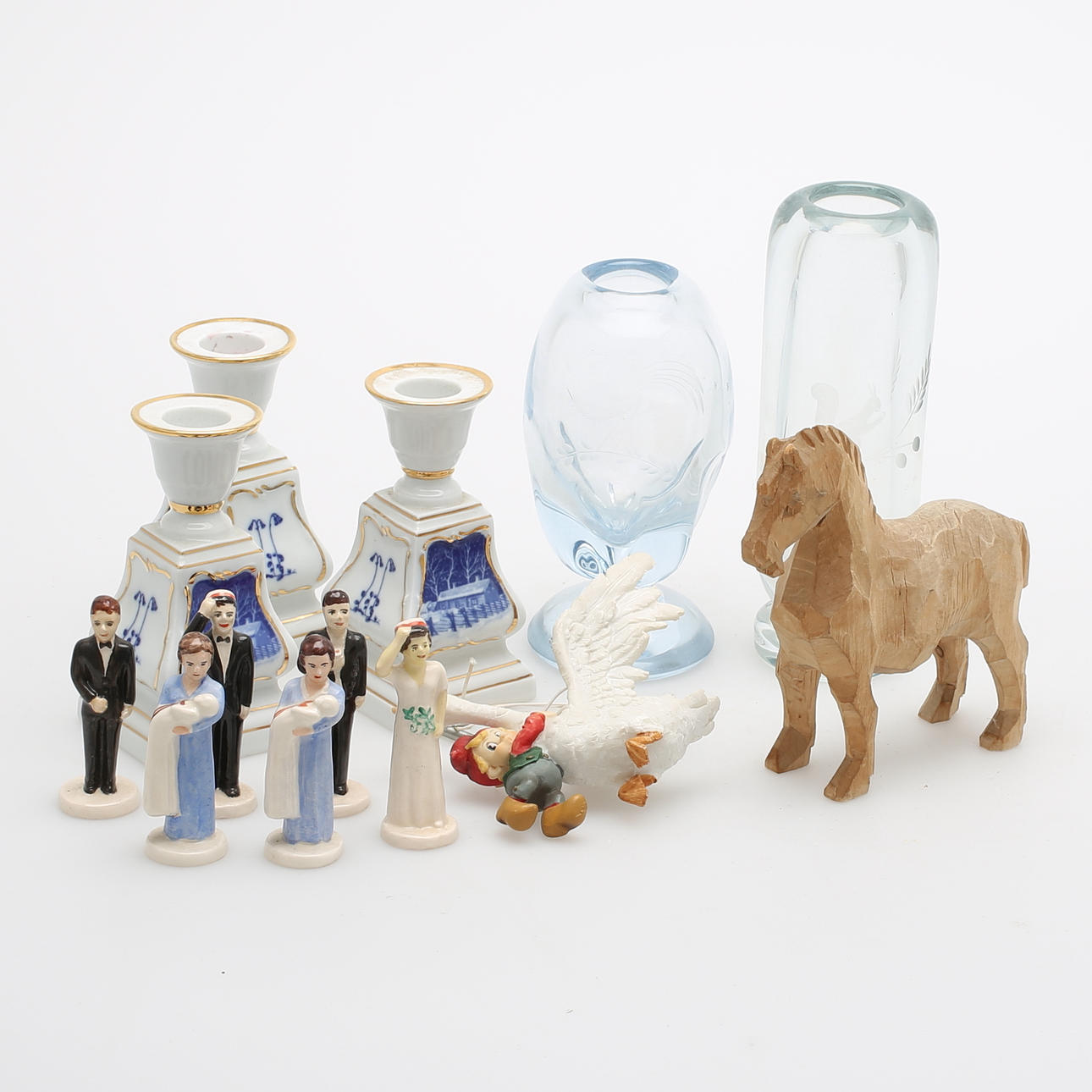 FIGURINER; LJUSSTAKAR; VASER, 13 delar, glas, porslin, träbla Werner Sjöberg.