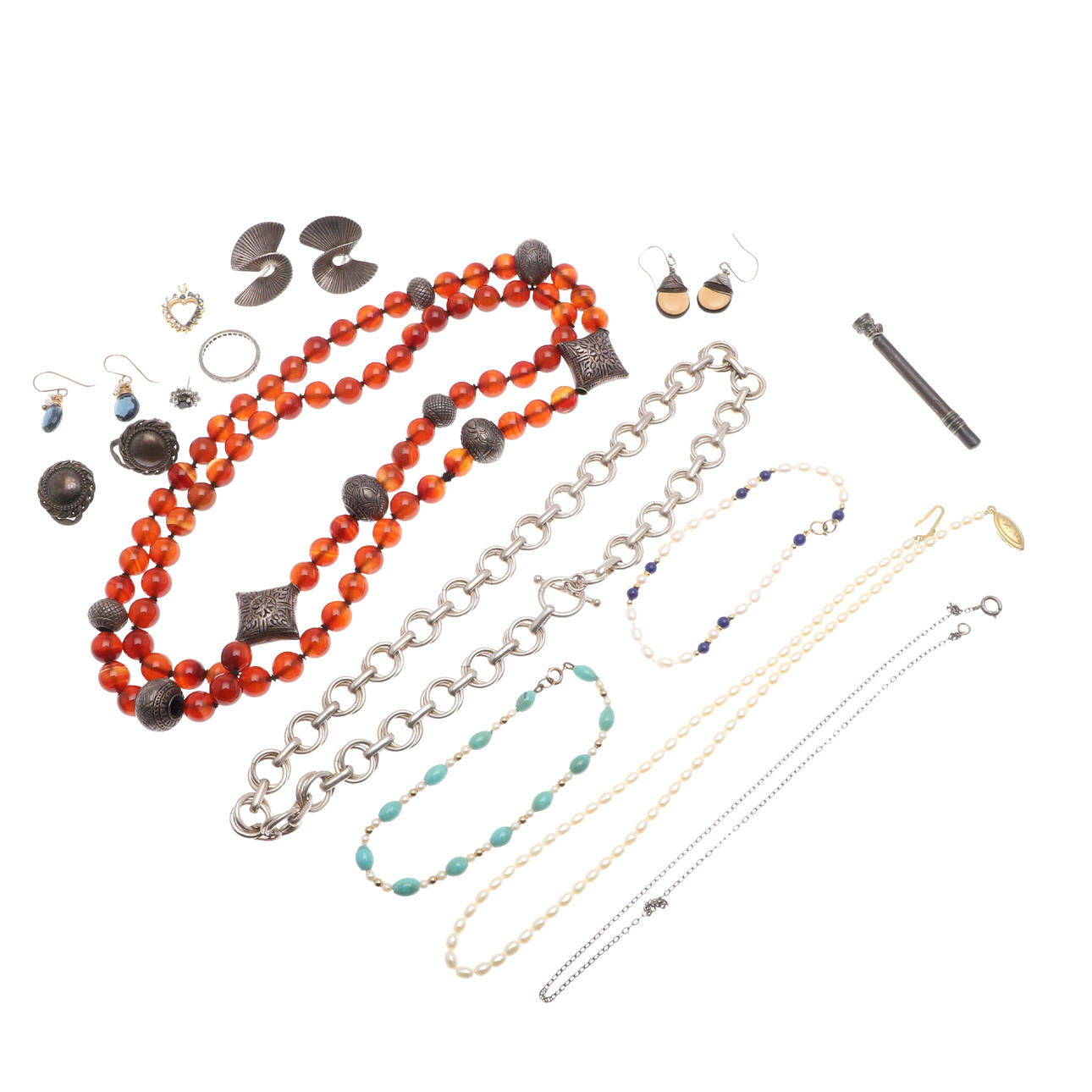 A QUANTITY OF JEWELLERY.