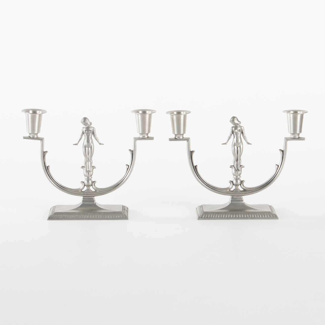 KANDELABRAR, 1 par, tenn, 1900-tal.