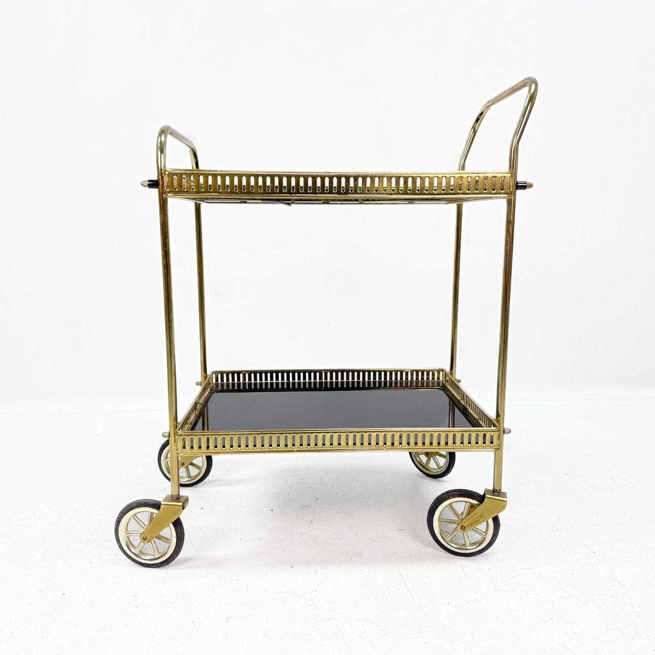 SERVERINGSVAGN - Mässing och glas , 1900-talets andra hälft.