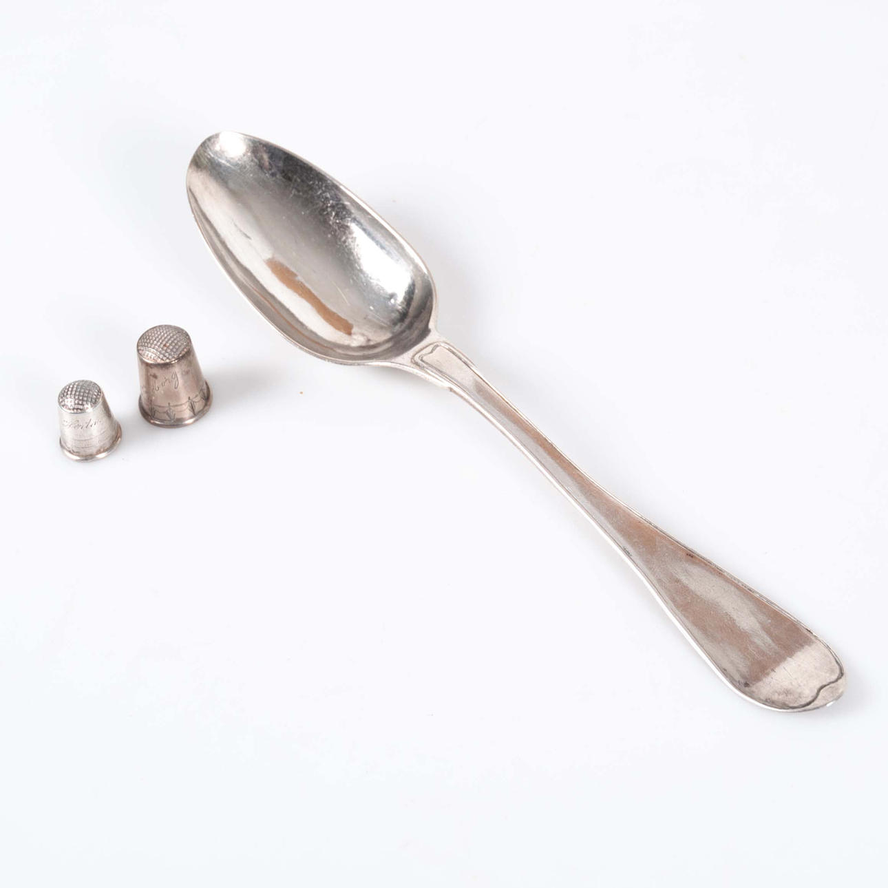 SPOON AND THIMBLES SILVER 19TH CENTURY.