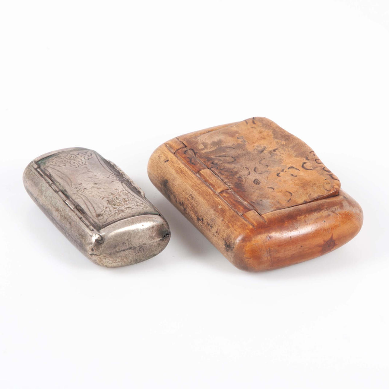 SNUSBOX, 2 pieces silver and masur birch.