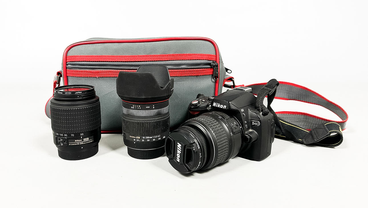 CAMERA & LENS, Nikon D40.