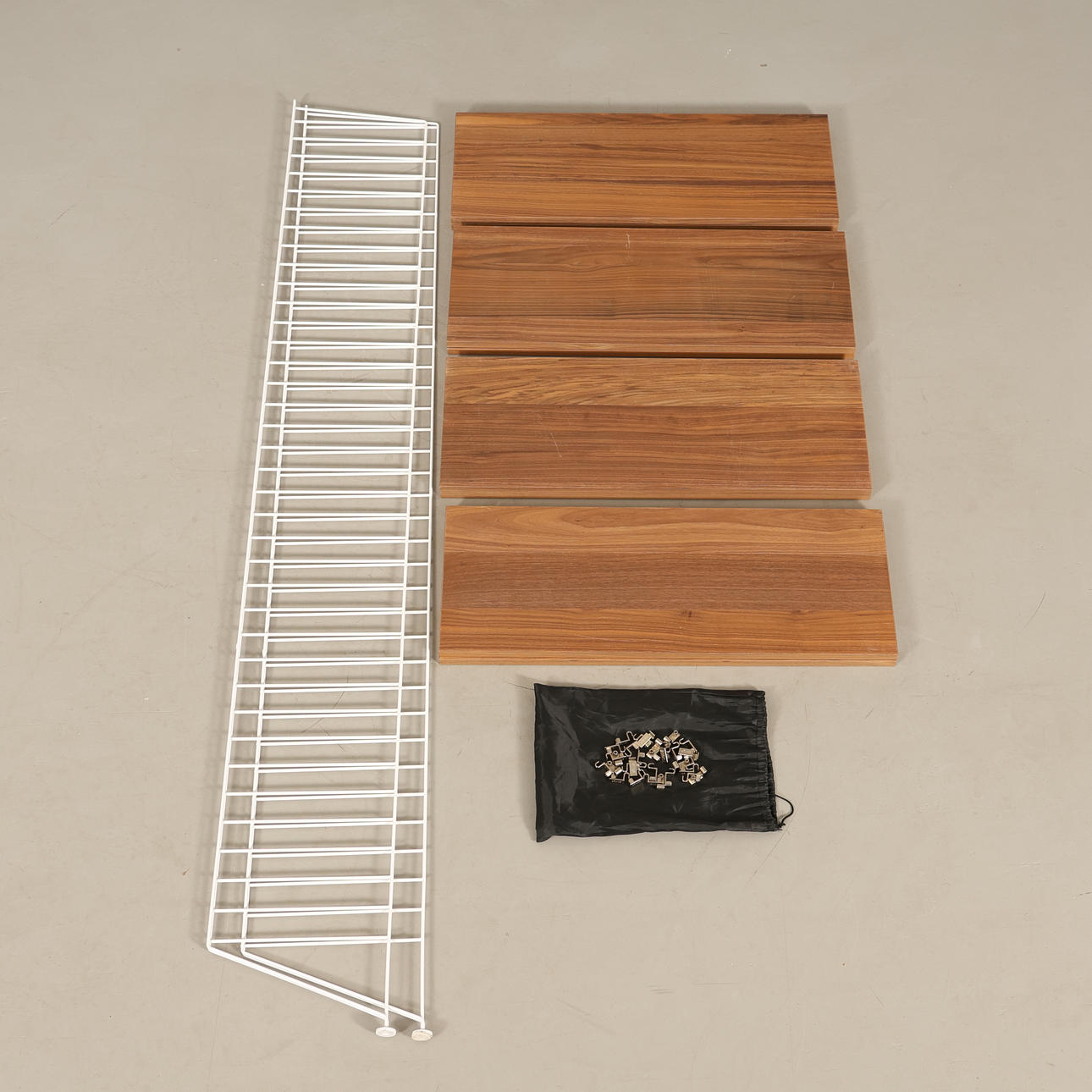 SHELF, string with floorboards.