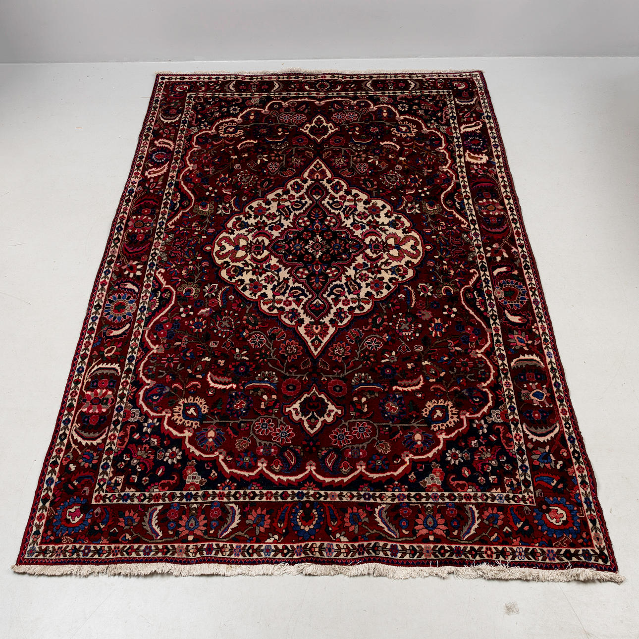 A CARPET, Persian, ca 320 x 210 cm.