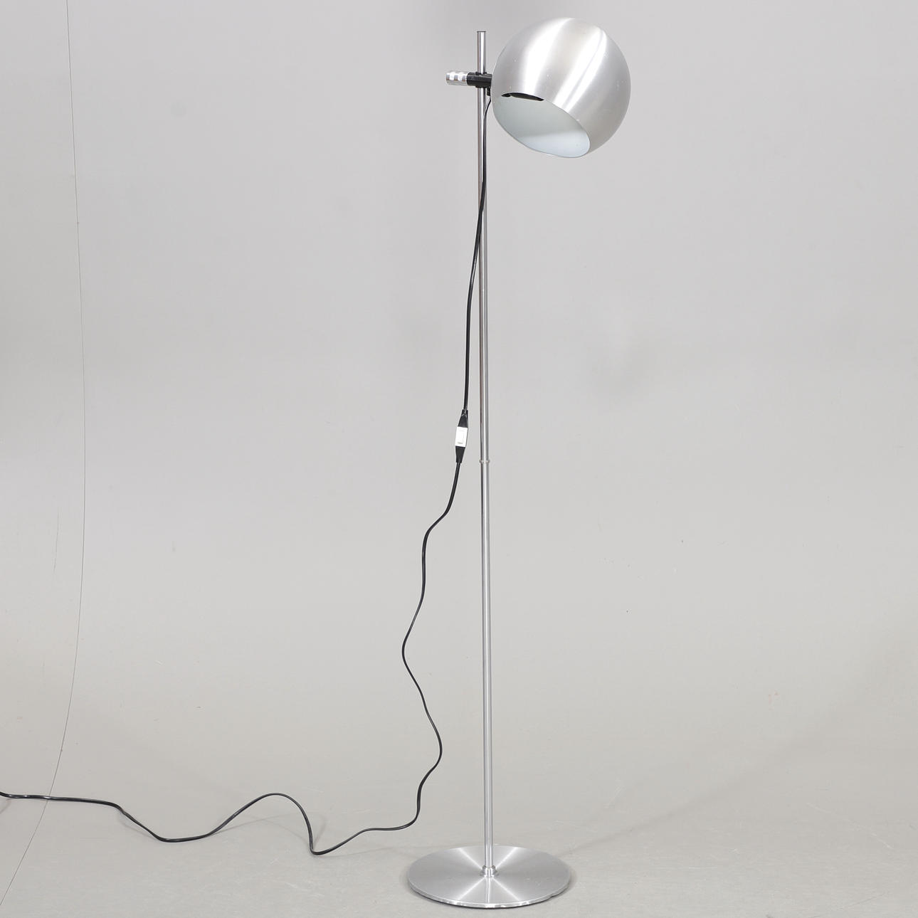 FLOOR LAMP, metal, 1970s.