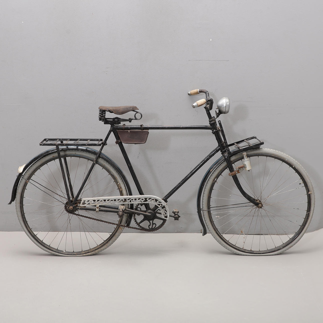 A 28" BICYCLE, 1930/40's.