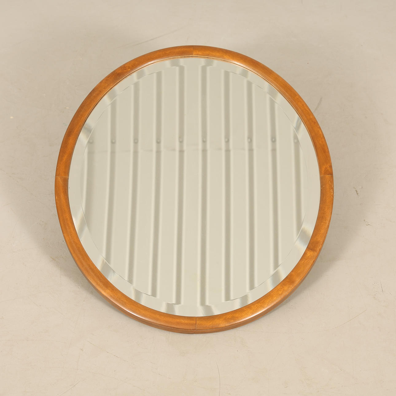 MIRROR faceted edge.