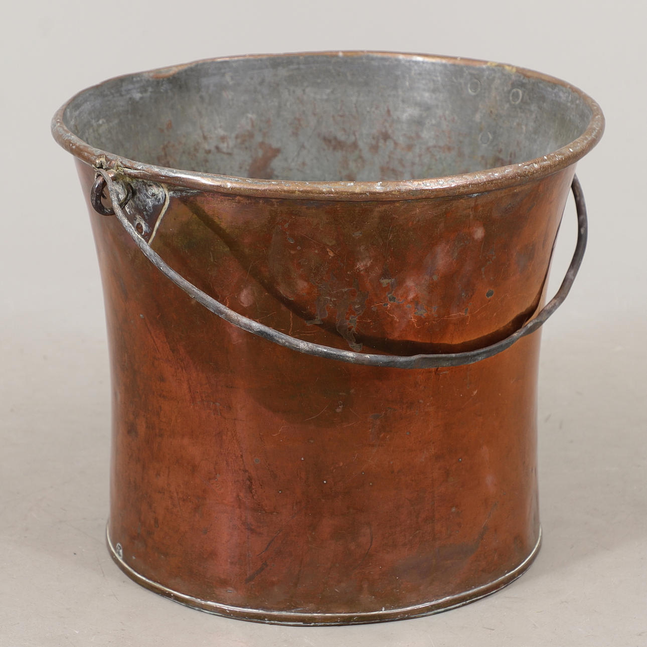 A copper bucket, early 20th century.