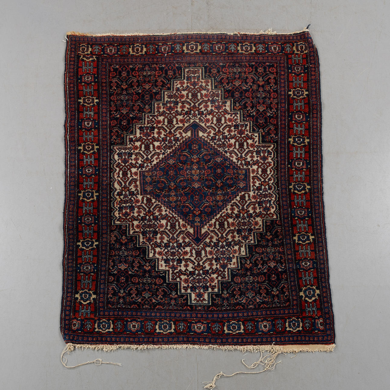 CARPET, Persian, 143x102 cm.