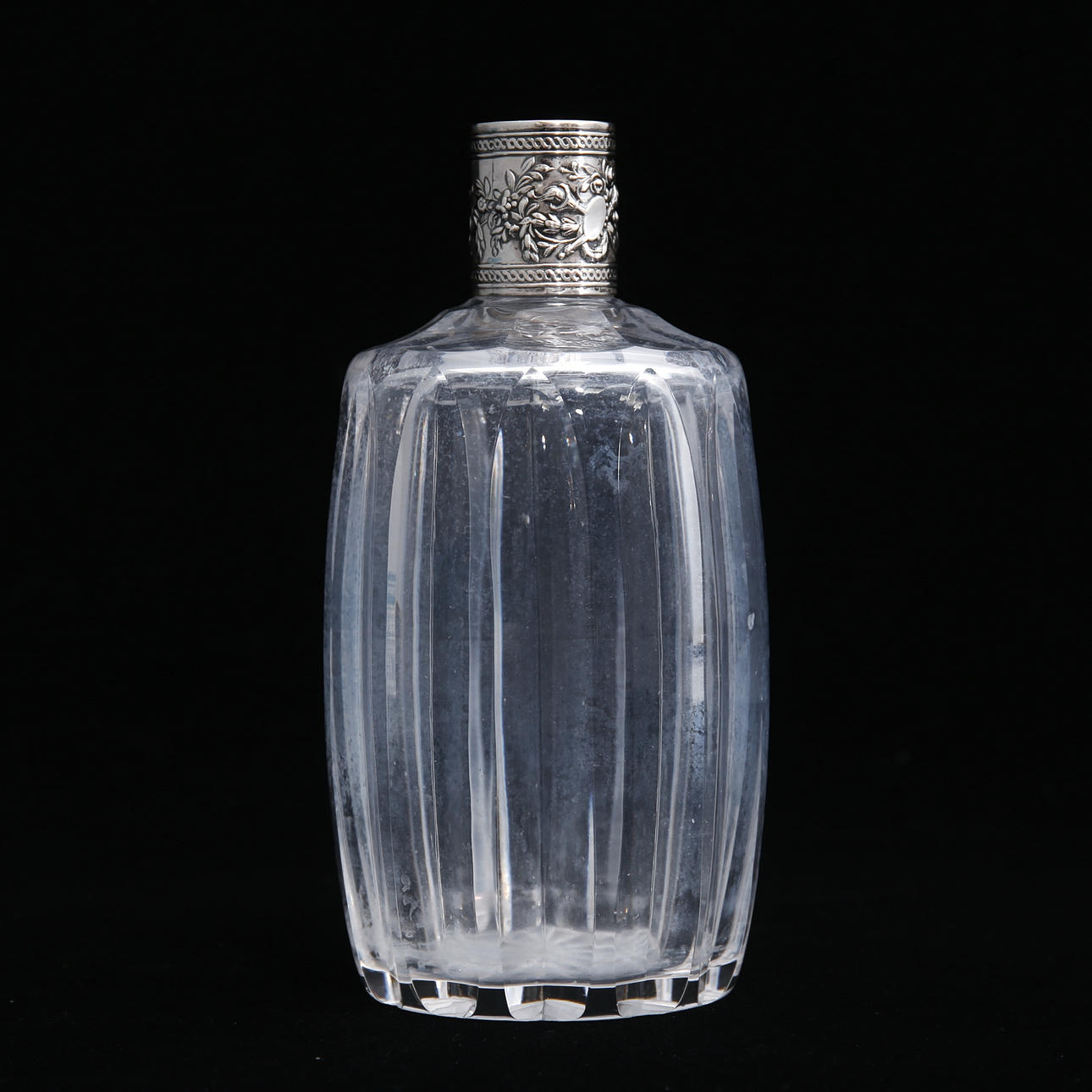DECANTER, cut glass with SILVERCOLLAR 830, 1776.