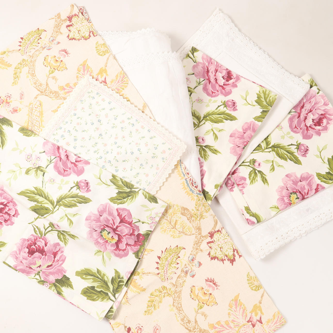 8 TABLECLOTHS AND RUNNERS, 2000's.