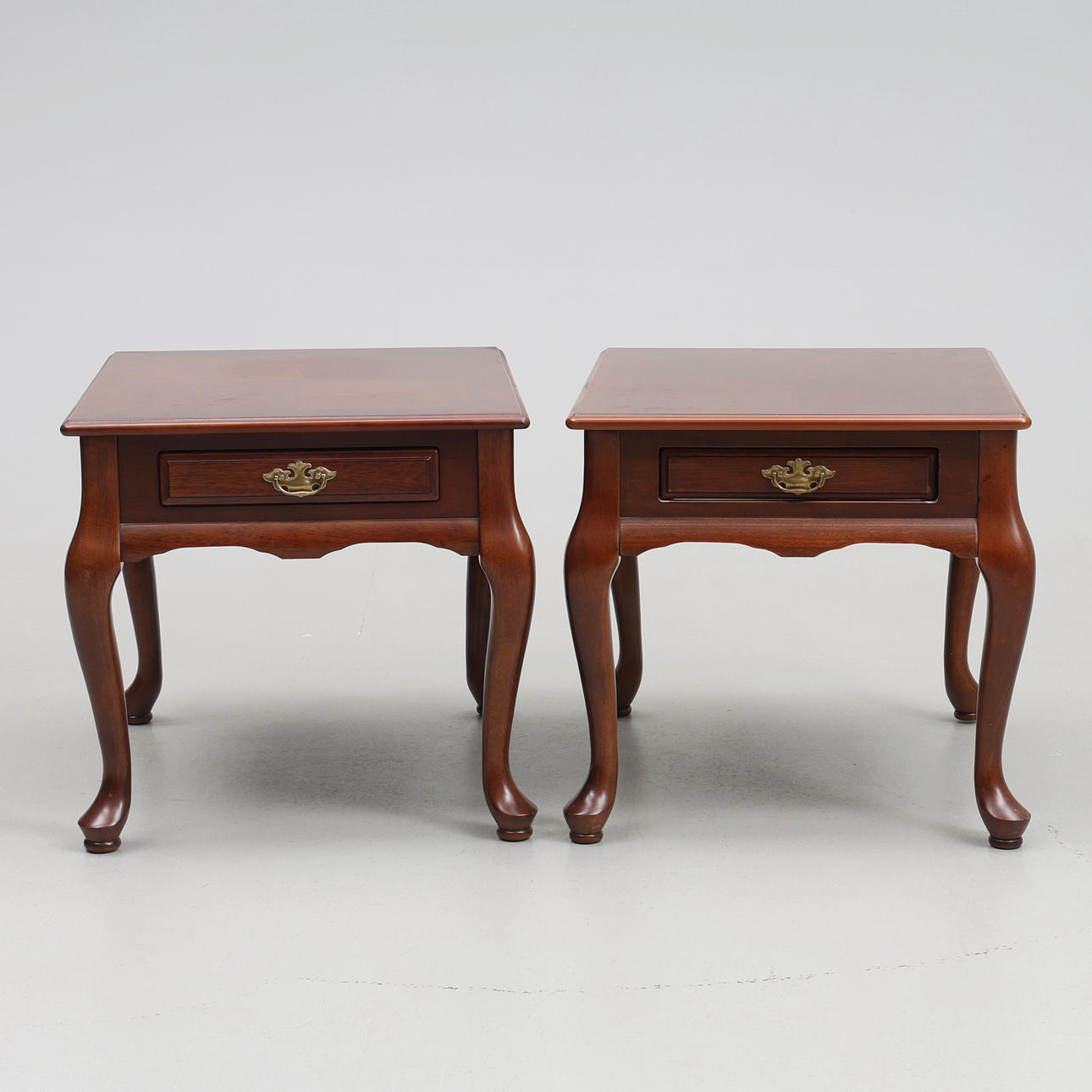 SIDEBOARD. 2 mahogany boxes, 20th century.