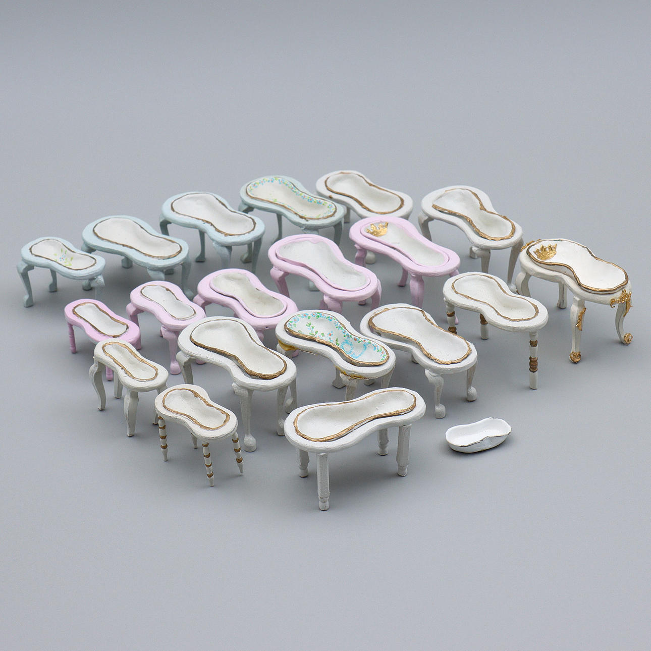 DOCKSKÅPSMÖBLER "SAMLING BIDÉER" 19-20 DELAR.