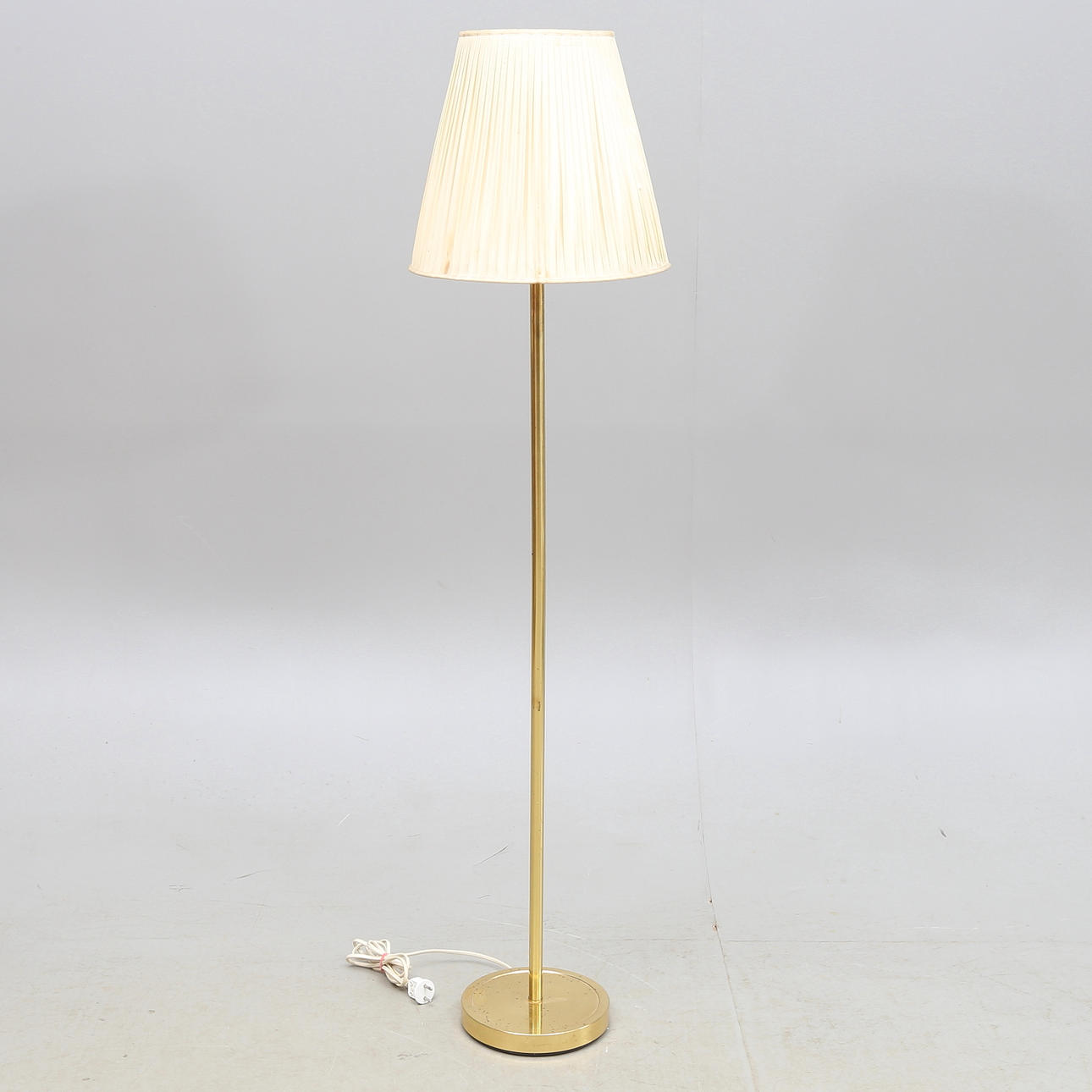 GOLVLAMPA, mässing, Enco, 1900-talets andra hälft.