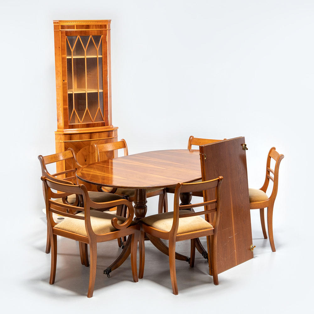 Dining group English style, 8 pieces.