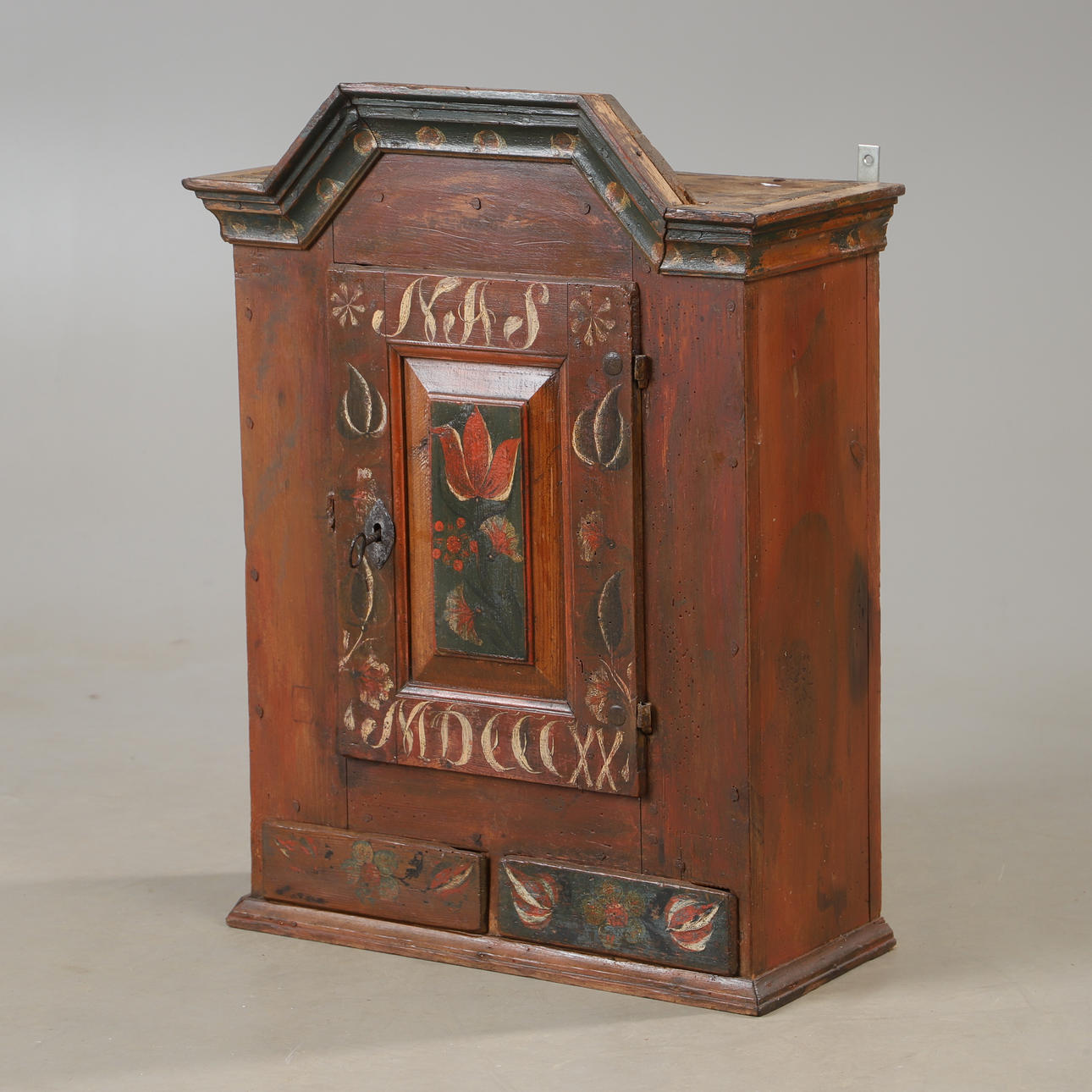 A wall cabinet, pine, painted by “Bjäremålaren”, dated 1820.