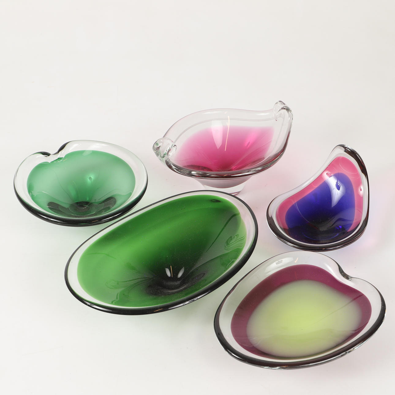BOWLS M. M., 5 pieces, glass, unsigned.