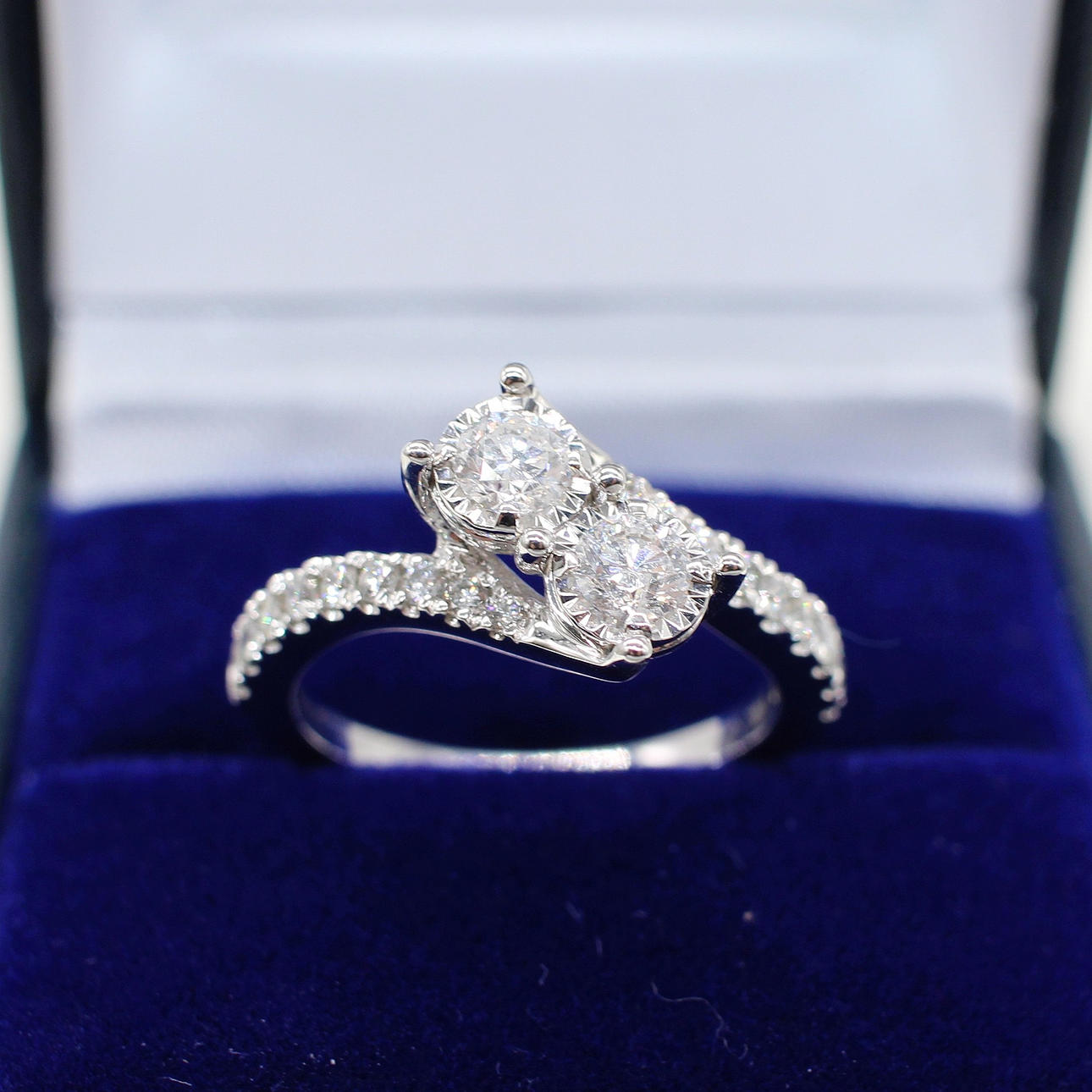 CERTIFIED TOI ET MOI DIAMOND RING.