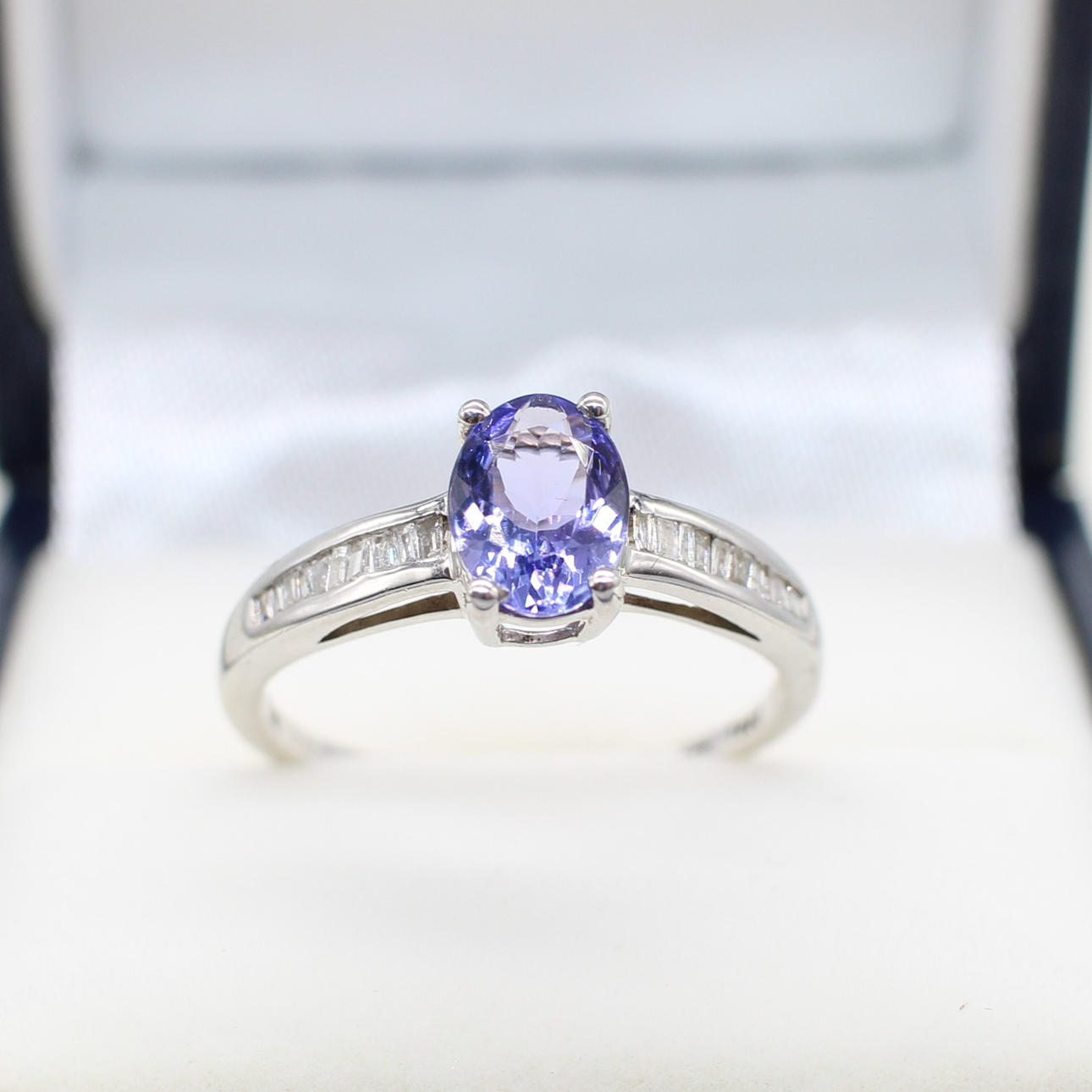 TANZANITE & DIAMOND RING.
