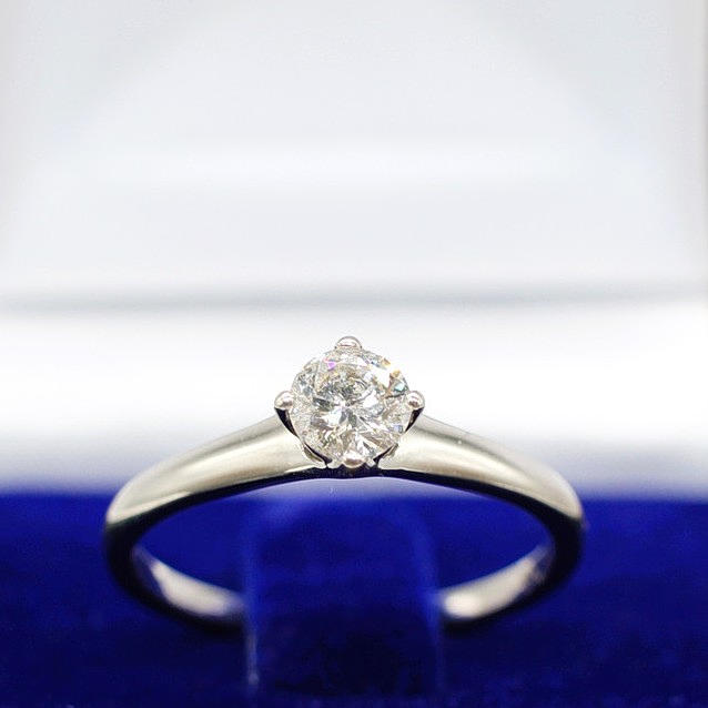 0.35CT DIAMOND SOLITAIRE RING 18K.