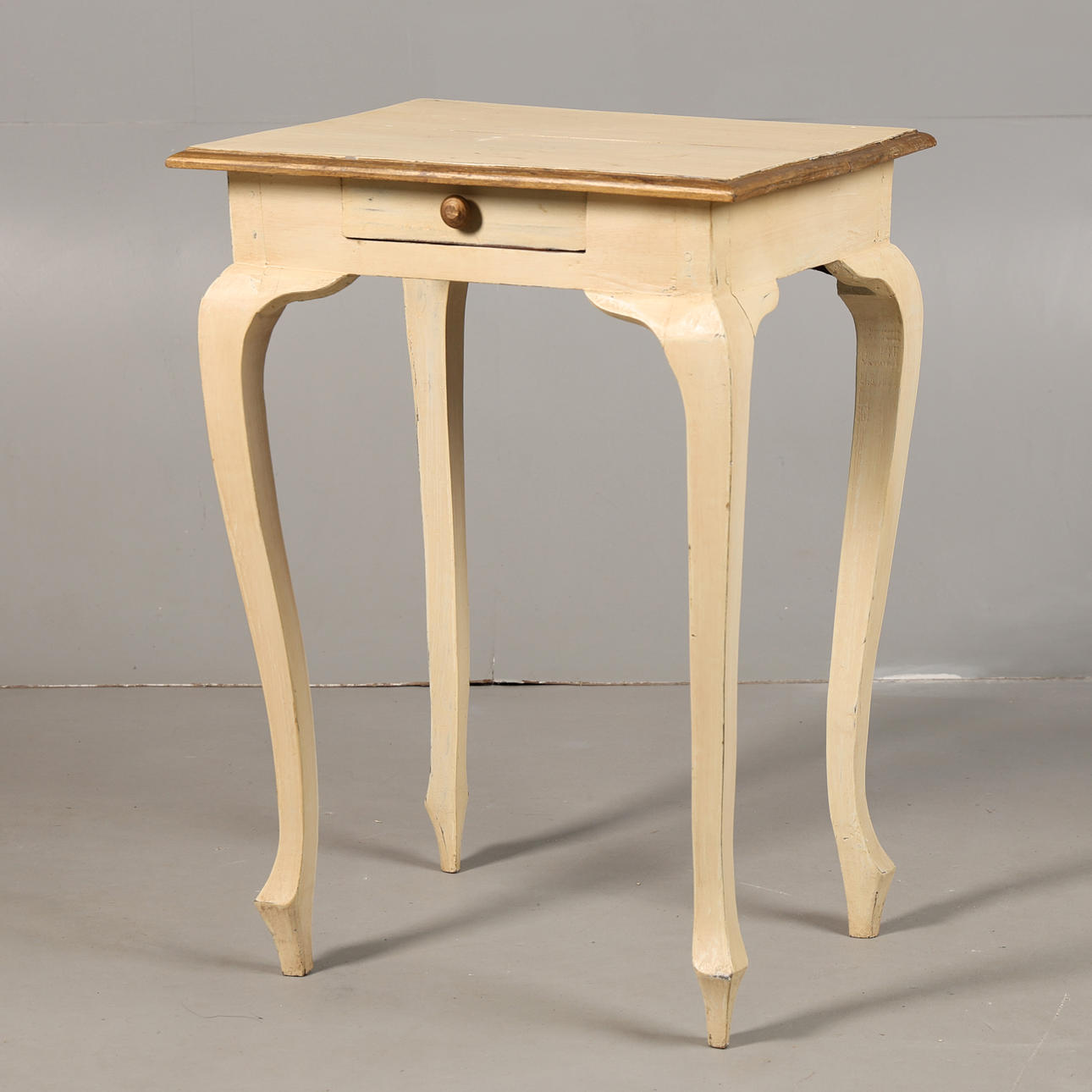 A SMALL 20TH CENTURY FRENCH WHITE-PAINTED SIDE TABLE.