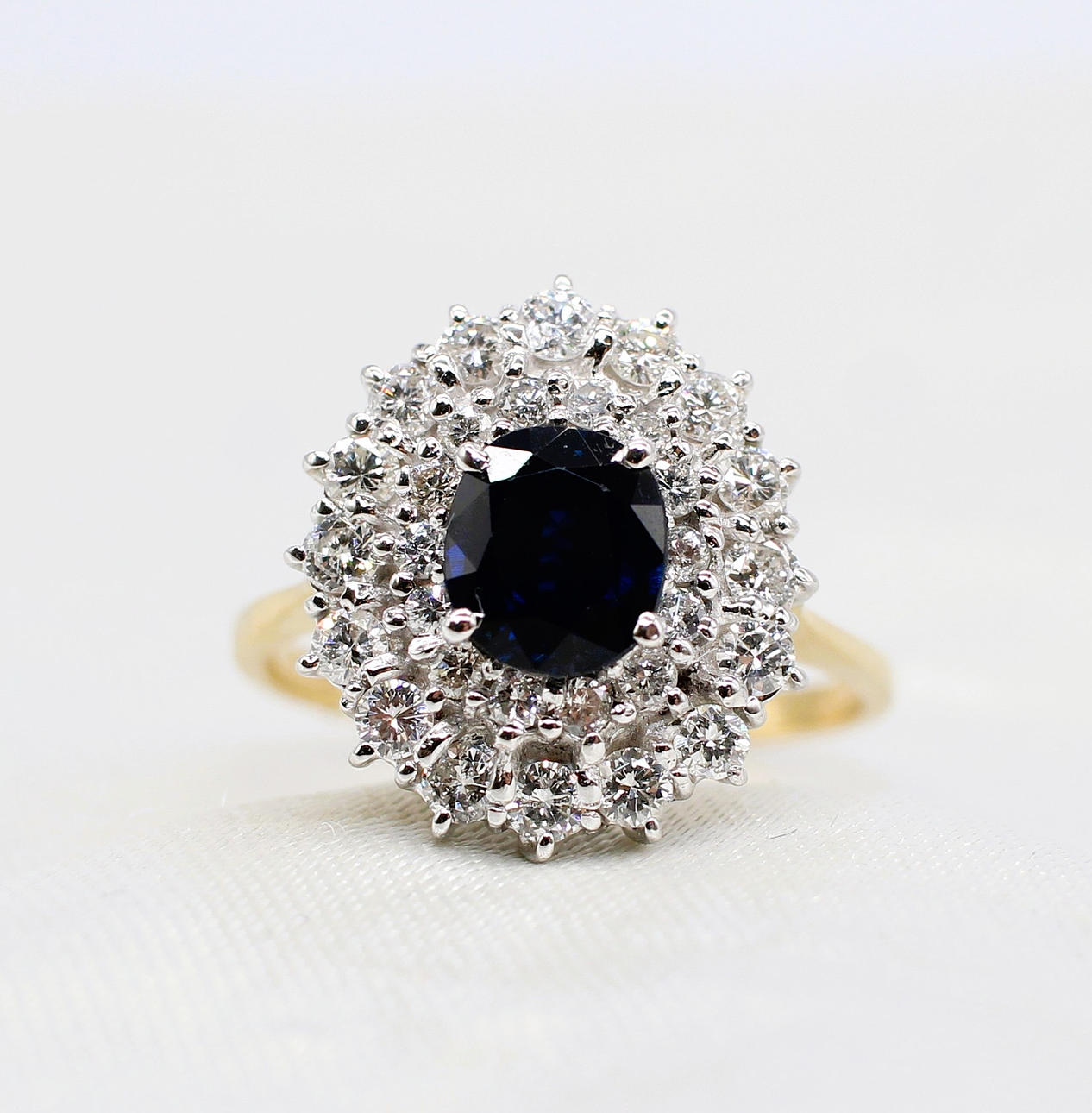 SAPPHIRE & DIAMOND DOUBLE HALO RING.