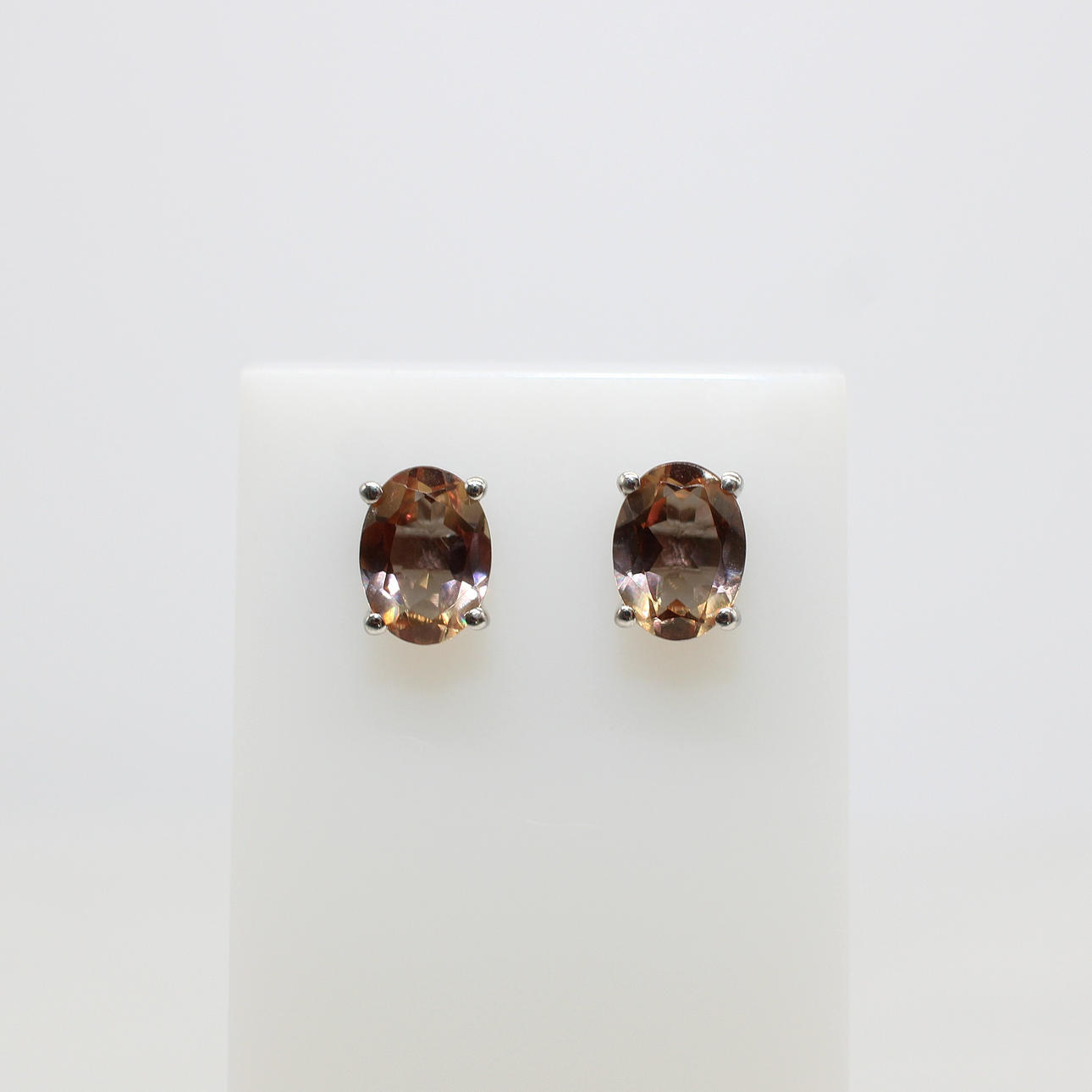 COLOUR CHANGE SYNTHETIC ALEXANDRITE STUDS.