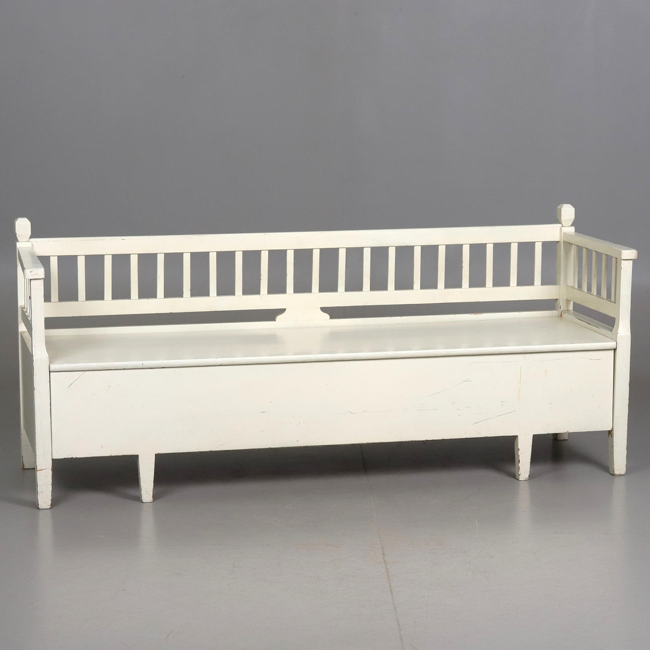 KITCHEN SOFA, painted wood, 20th century.