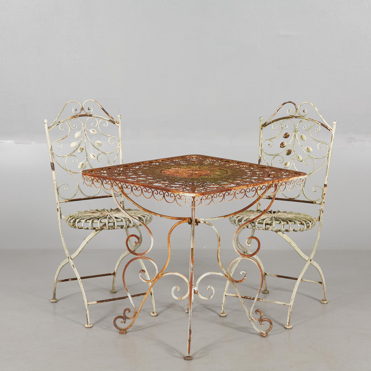 CAFEMÖBLER, 3 delar, metall.