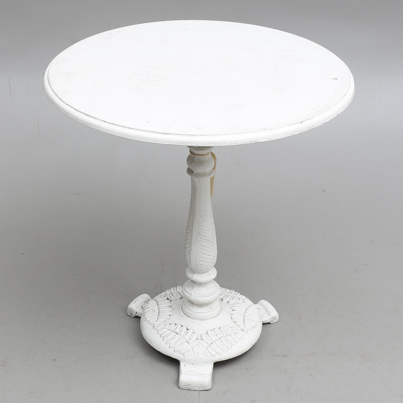 TRÄDGÅRDSBORD, vitmålat gjutjärn, 1900-tal.