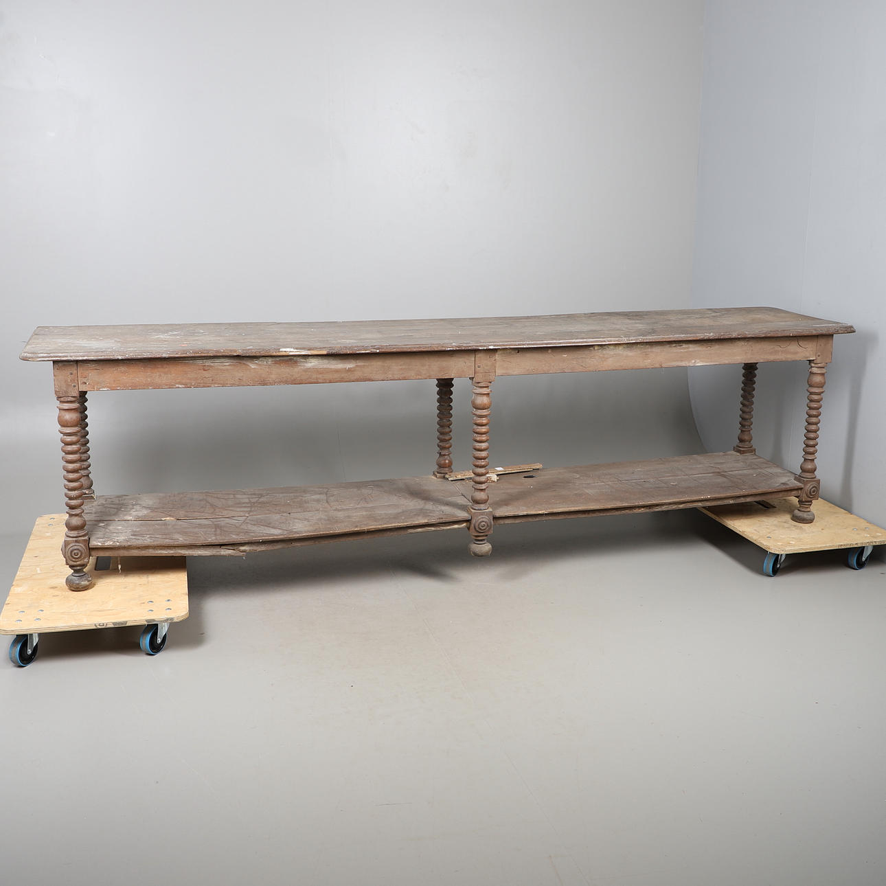 A LARGE 19TH CENTURY OAK SERVING TABLE.