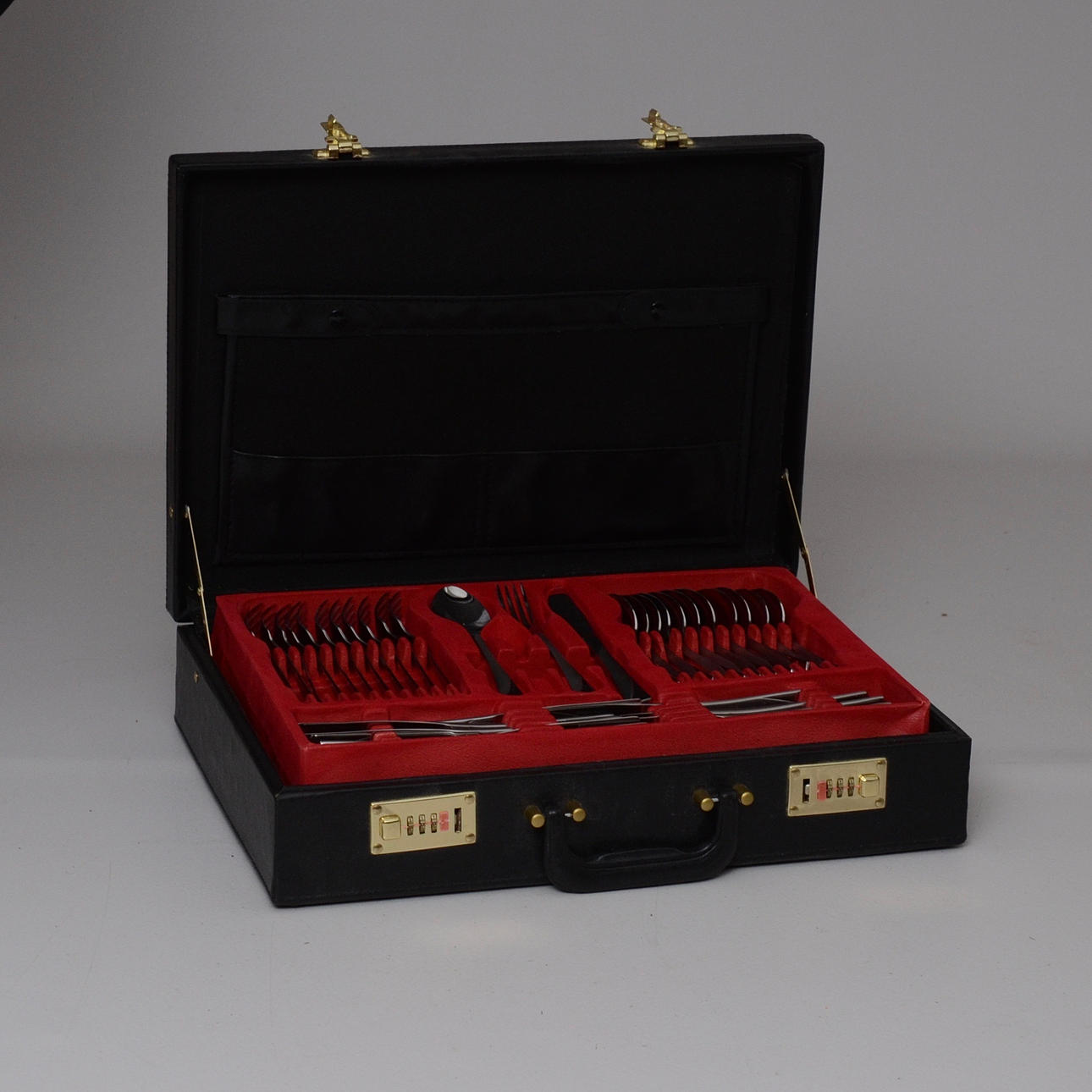 BESTICKSET, rostfritt i väska.