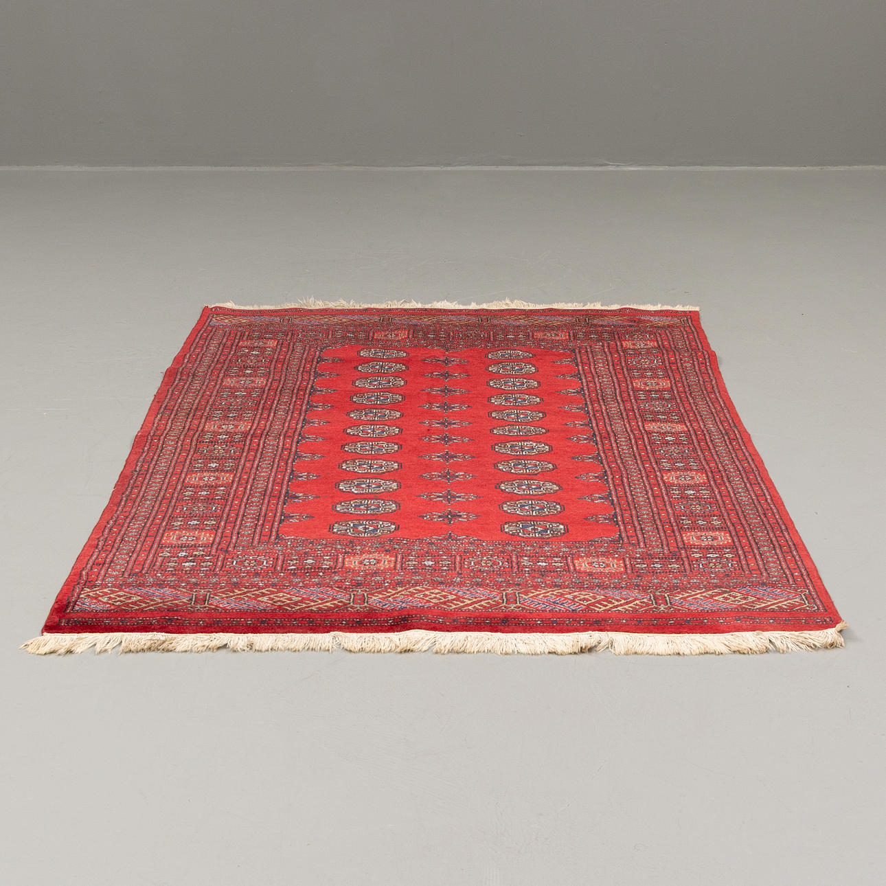 A CARPET, Bochara, dimensions 192x142 cm.