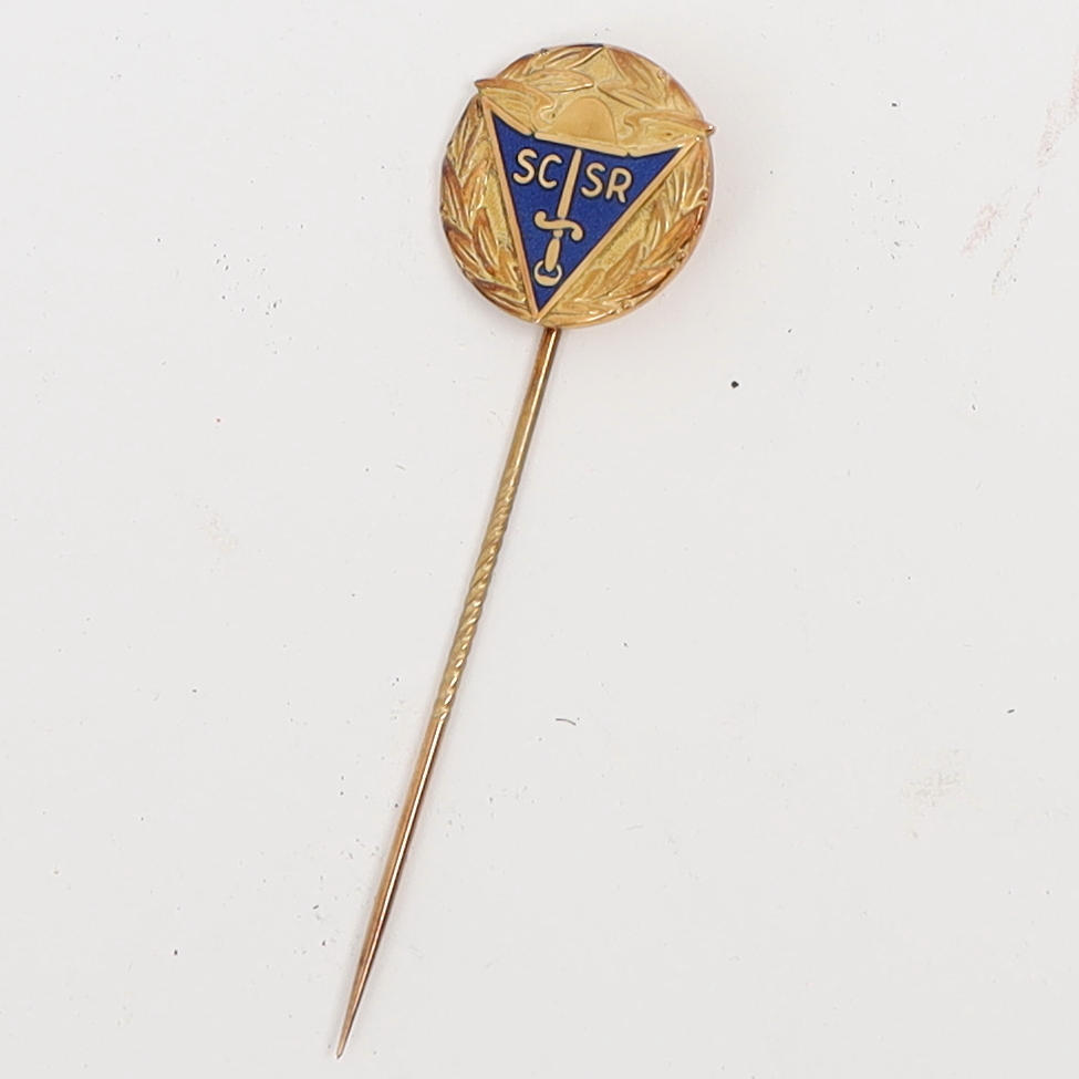 NEEDLE BADGE, gold, 18k.